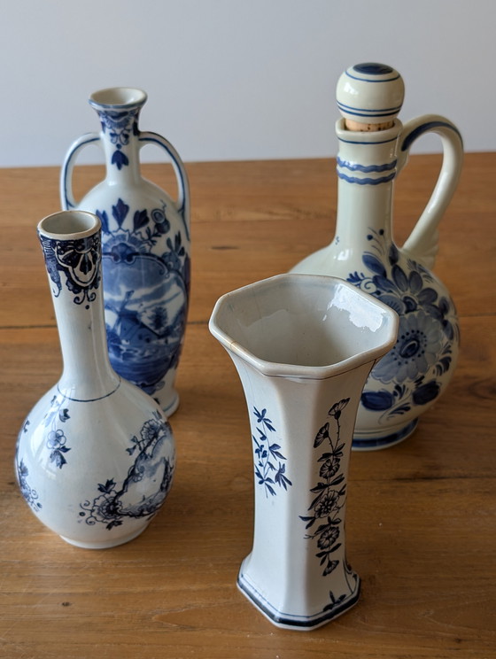 Image 1 of Juego de 4 jarrones de loza azul de Delft – pintados a mano, Holanda, siglo XX