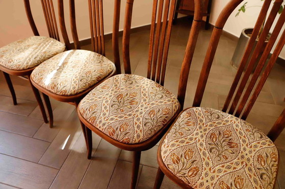 Image 1 of Set van vier Bentwood TON stoelen uit de jaren 1970 met bloemenbekleding