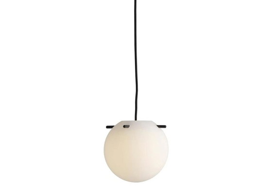Image 1 of Lampada a sospensione Frandsen Koi Ø32 – bianco opale / nero