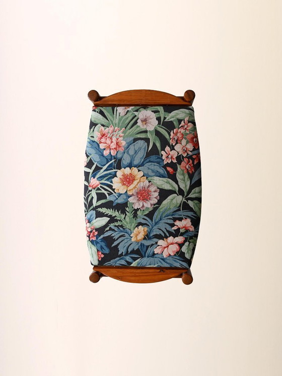 Image 1 of Skandinavischer Hocker aus den 1950er Jahren mit Josef-Frank-Stoff