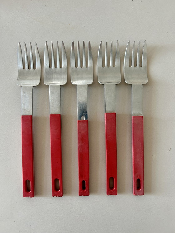 Image 1 of Set di posate vintage Abert del 1980, 18 x 12 pollici, anni '80, Italia, 5 forchette, rosse, stile postmoderno.