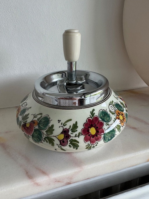 Vintage Nederlandse keramische tafel-aansteker / asbak – handbeschilderd – Made in Holland (photo 2 of 10)