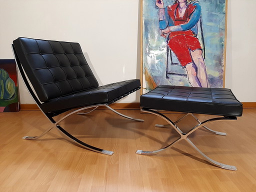 Knoll Set Barcelona New-Never Used Black Leather Design by Ludwig Mies Van Der Rohe and Lilly Reich (1929)