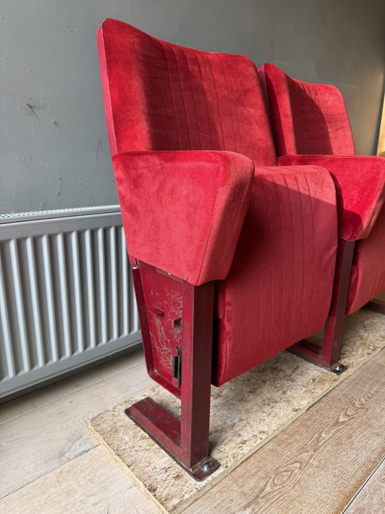Conjunto de butacas de cine retapizadas hace relativamente poco tiempo. – Sillas y sillones, Metal, Velvet (photo 4 of 5)