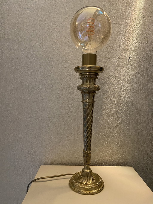 Bronzen tafellamp in Lodewijk XVI-stijl