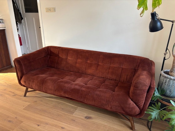 Image 1 of Comfortable 2.5-seater sofa in rust-brown velvet