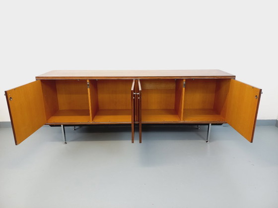 Image 1 of Vintage modern dressoir van palissanderhout en verchroomd metaal uit de jaren 60 en 70.
