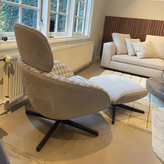 Image 1 of Poltrona Minotti Russell con pouf