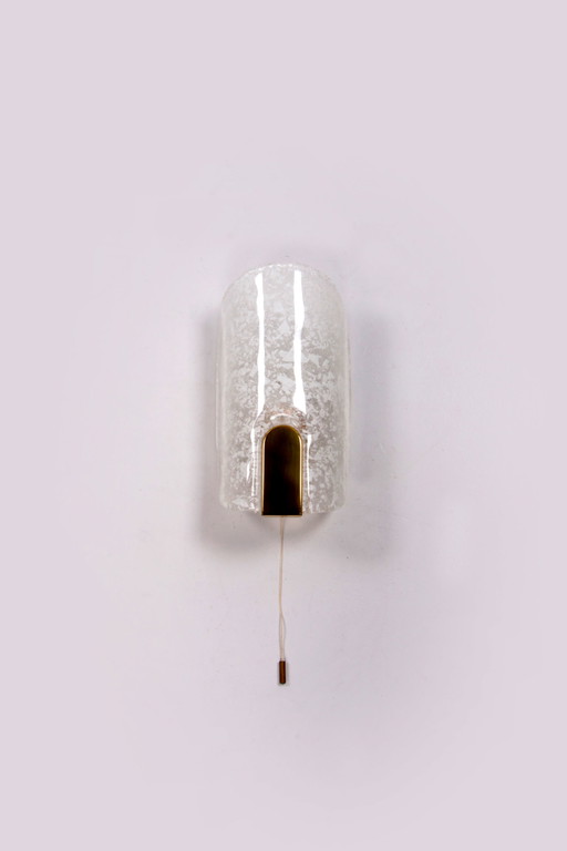 Applique Hillebrand en verre et laiton, 1970