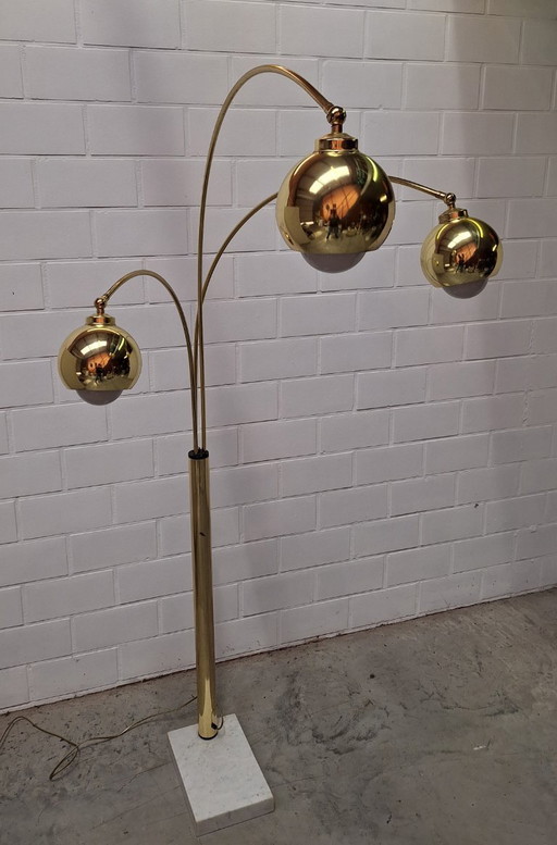 Lampe arc vintage à 3 bras, couleur or.