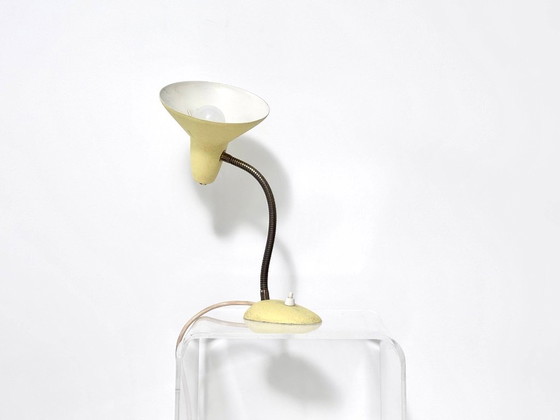 Lampada da tavolo vintage, Giallo pastello, anni '60, Lampade da tavolo, Metallo (foto 3 di 11)
