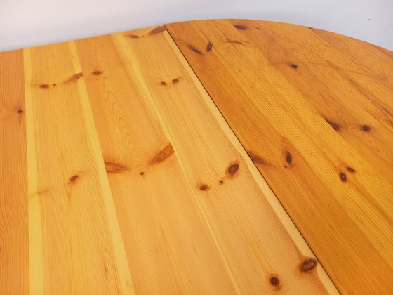 Image 1 of Vintage Scandinavian round dining table by Rainer Daumiller in pine from the 1960s/70s with extensions