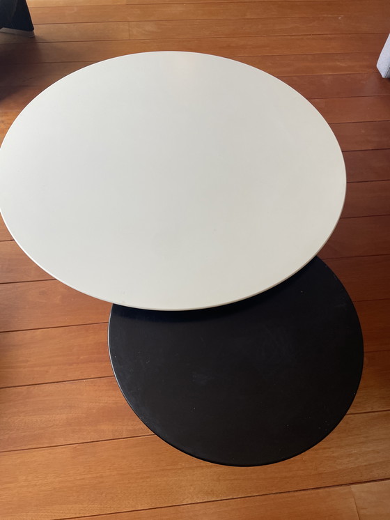 Image 1 of Coffee table with extendable top