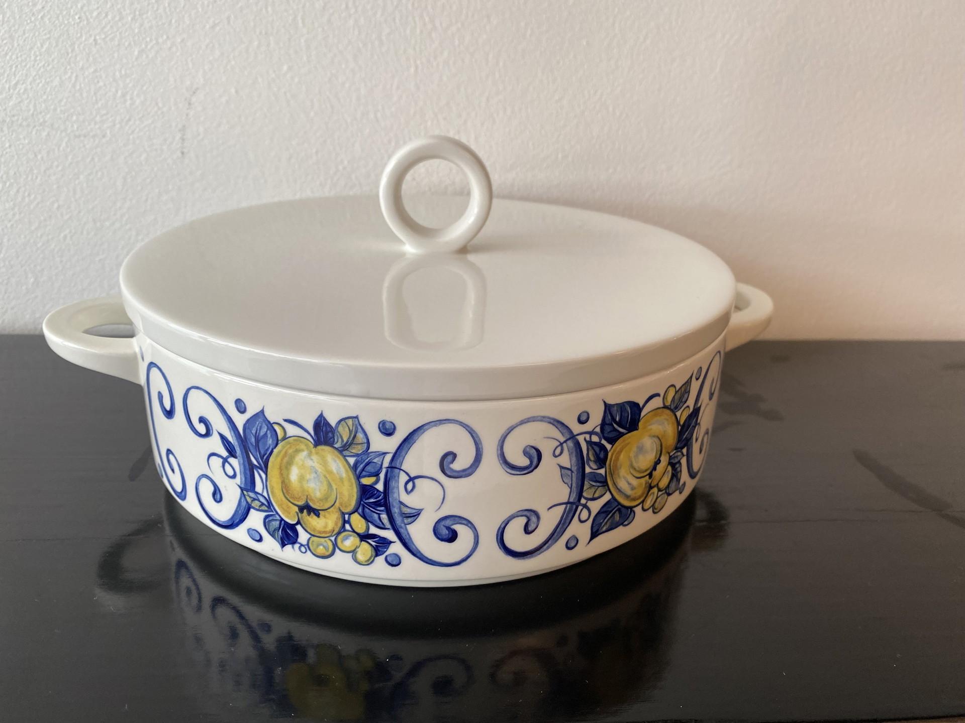 Large vegetable bowl, salad bowl, tureen, Cadiz model by Villeroy