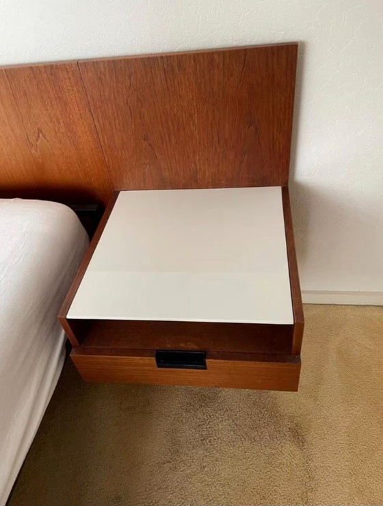 Image 1 of Estructura de cama de teca con mesitas de noche de Pastoe.