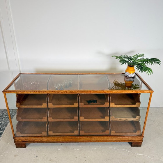 Solid Oak Shop Counter with 16 Drawers & Glass – c. 1940 – Display cabinets, Wood (photo 15 of 15)