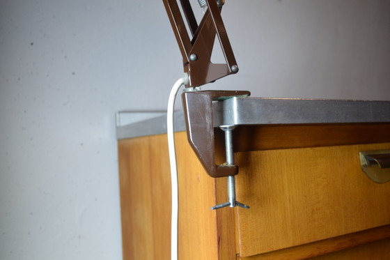 Lampe de bureau suédoise des années 1970 Lampe de table d'architecte vintage marron – Metal (photo 4 of 8)