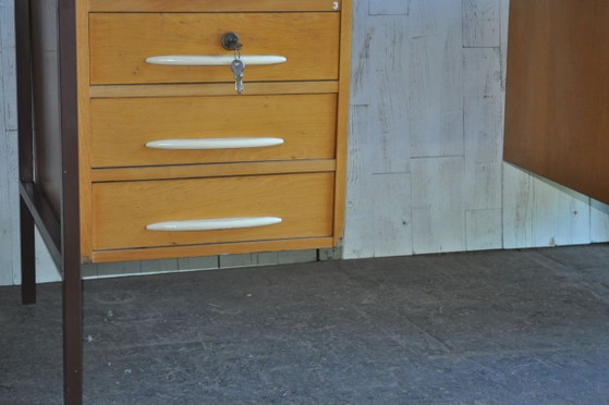 Mid-Century Hongaars Bureau – Mid Century Modern (photo 3 of 8)
