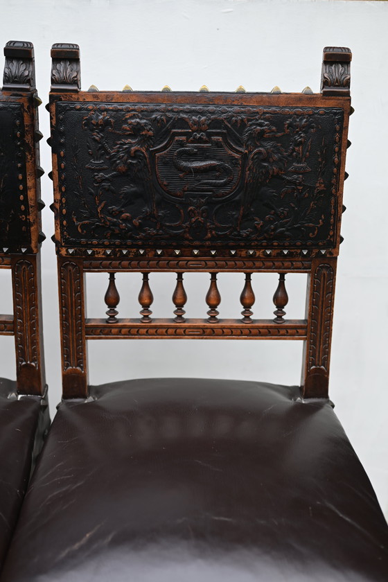 Image 1 of Chaises anciennes en bois sculpté - Lot de 2