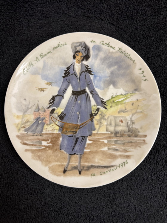 Image 1 of Raro juego completo de platos decorativos de Limoges Les Femmes du Siècle | década de 1970