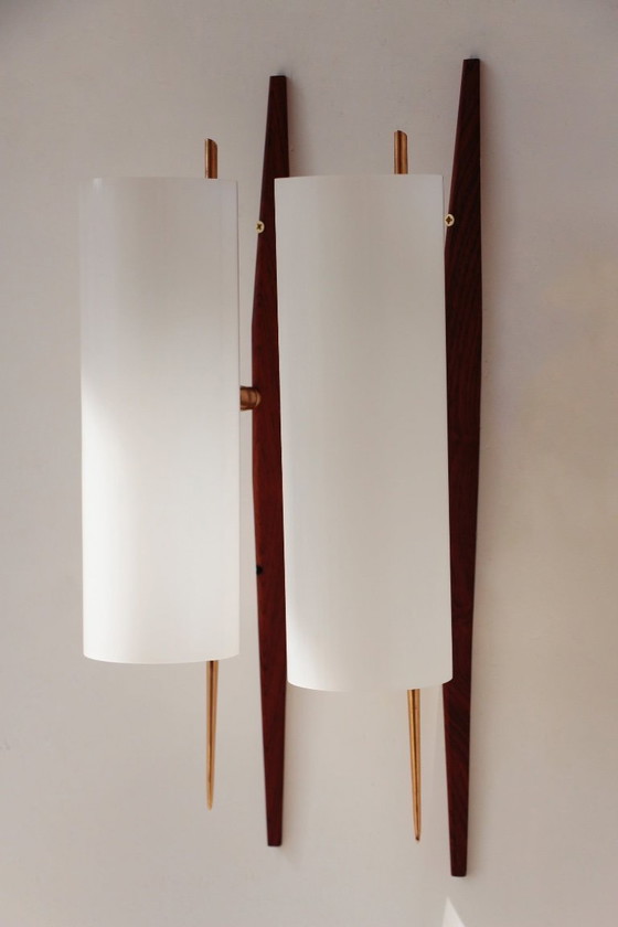 Image 1 of 4 Modernistische verstelbare wandlampen in teak en messing – 1950