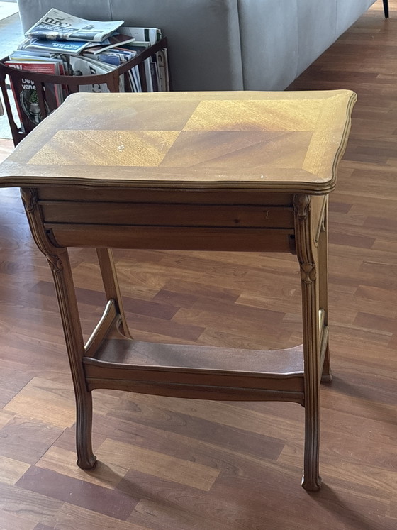 Image 1 of petite table d'entrée