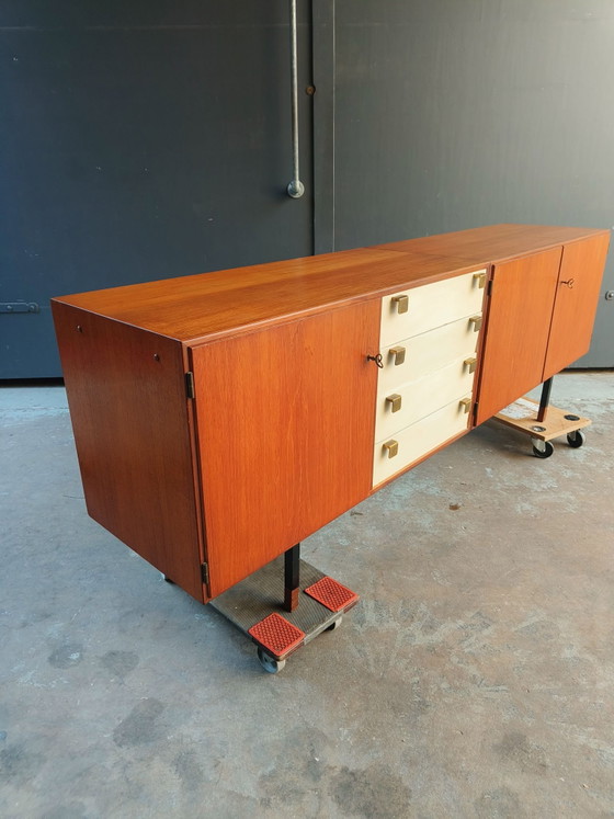 Formula credenza vintage elegante anni '60 design retrò stile danese – Formule Meubelen, Credenze, Metallo (photo 2 of 15)