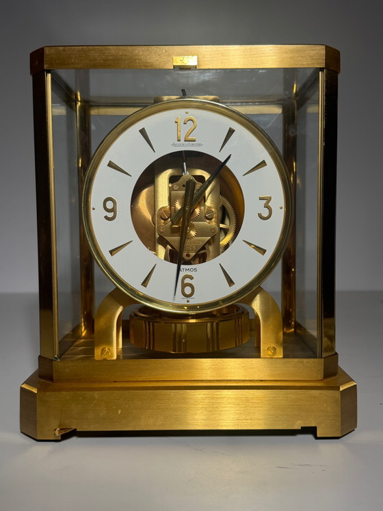 Jaeger-LeCoultre Atmos Calibre 528-8 – Gilt Brass – Swiss Perpetual Motion Clock – Decoration, Wood, Glass (photo 7 of 10)