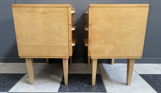 Image 1 of Ensemble de 2 tables de chevet en bois blond des années 1960