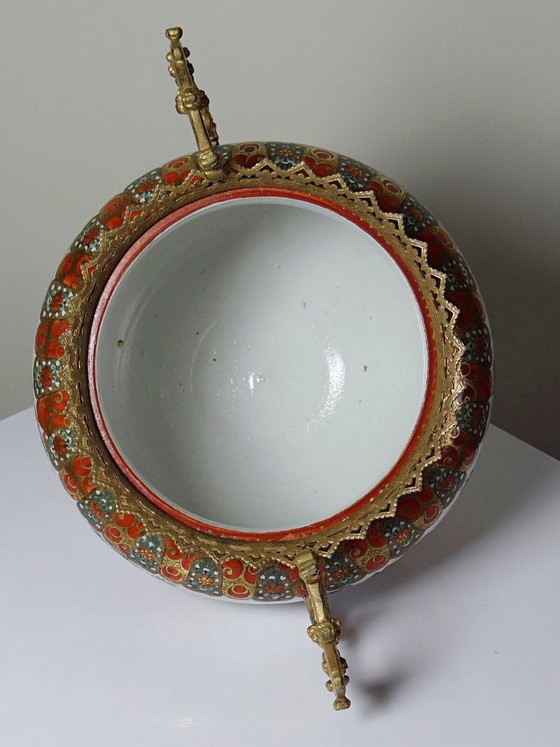 Image 1 of Japanse cachepot van Kutani-porselein en brons, Meiji-periode, 19e-20e eeuw.