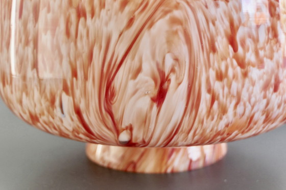 Image 1 of Drie Sfeervolle Druppelvormige Hanglampen van Rood Gemarmerd Opaline Glas