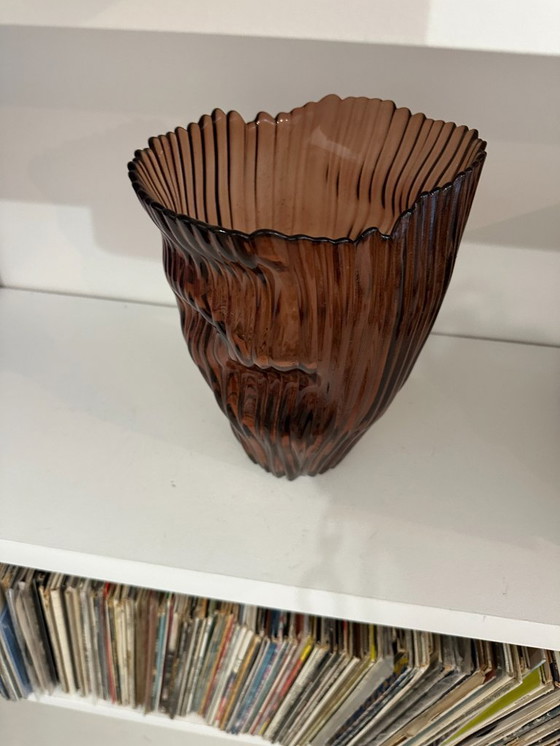 Image 1 of Vintage vase in ribbed amber glass - Sculptural organic shape - 70s/80s
