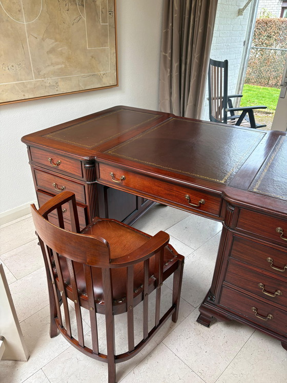 Image 1 of Magnifique bureau double en acajou de style ancien avec revêtement en cuir