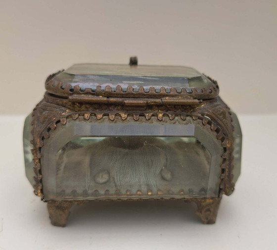 Image 1 of Joyero francés antiguo – Cristal facetado y latón (c. 1900)