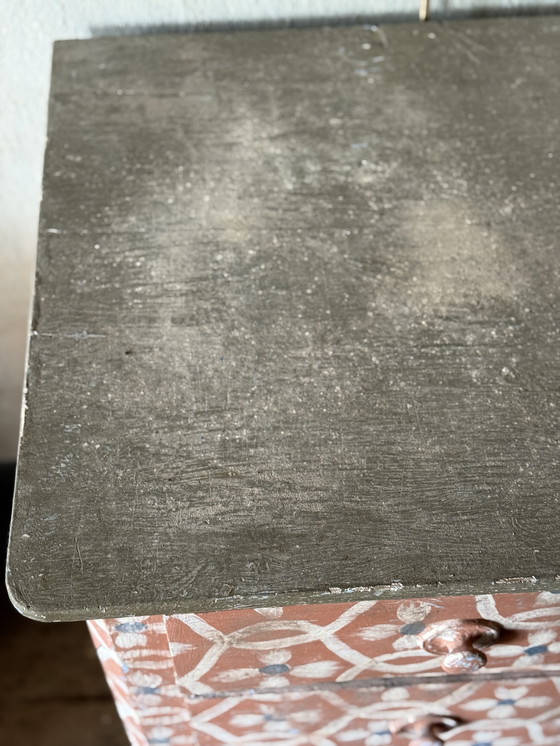 Image 1 of Cassettiera antica a fiori patina antica