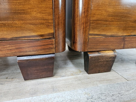 Image 1 of Art Deco nachtkastjes in walnoothout en messing.