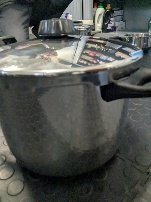 Schnellkochtopf der Marke Fissler