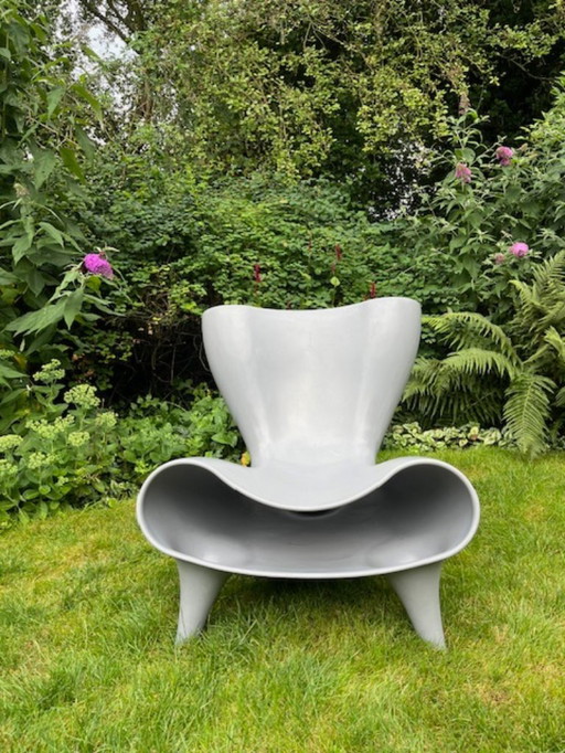 Marc Newson Orgone Chair in kleur grijs 