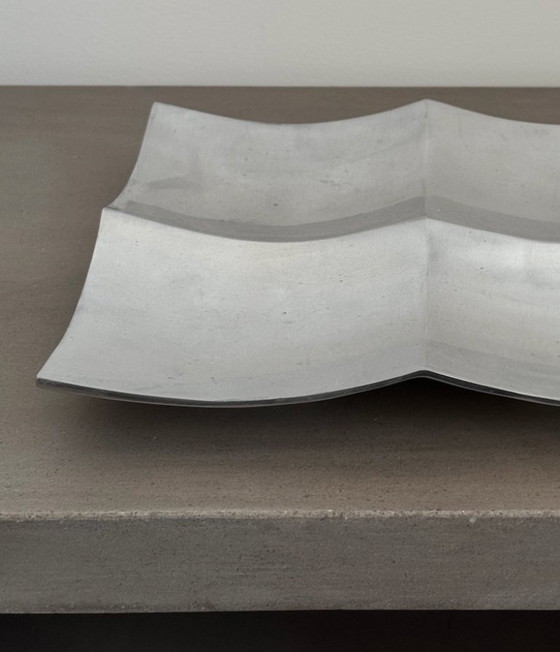 Image 1 of Vassoio portaoggetti in metallo vintage con design spaziale