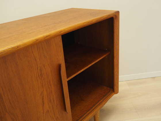 Image 1 of Buffet en chêne, design danois, années 1960, production : Danemark