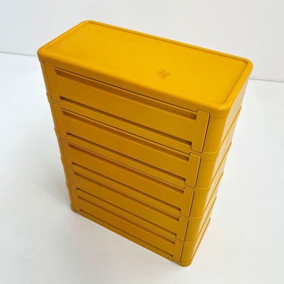 Image 1 of Cómoda amarilla de 5 cajones, modelo 4964, diseñada por Olaf Von Bohr para Kartell en la década de 1970.
