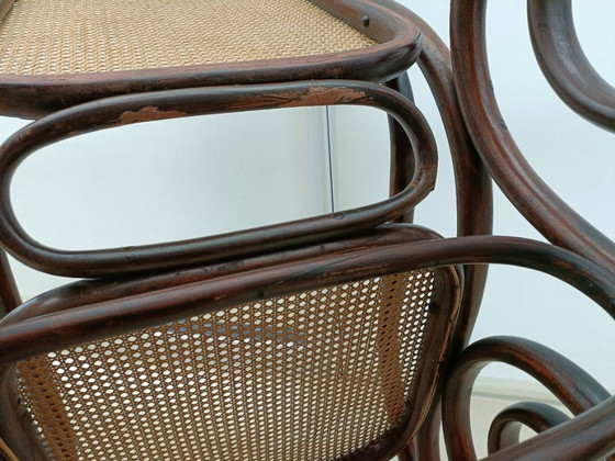 Image 1 of Antiek Thonet gebogen houten rieten schommelstoel