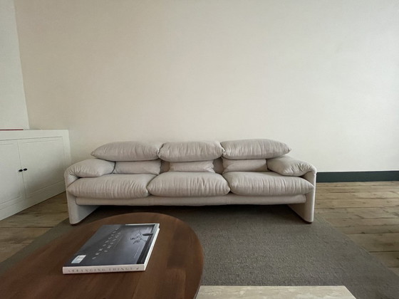 Dreisitzer-Sofa, heller Stoff, Cassina, 3-5 Sitzer Sofas, Beige, Modern (Foto 3 von 5)