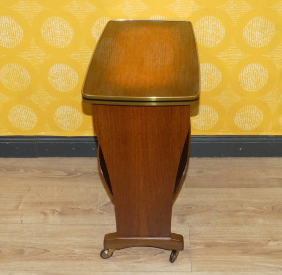 Image 1 of 50s bijzettafel krantenstandaard klein meubel krantentafel op wielen met lade vintage retro formica