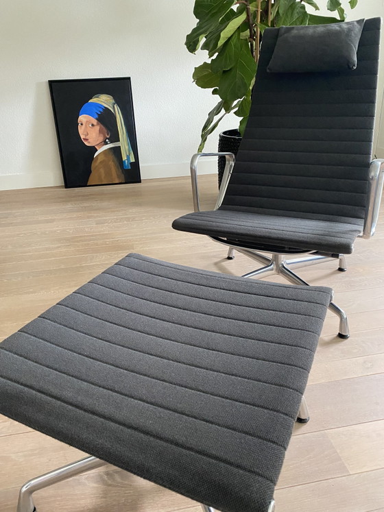 Vitra AE 124 Lounge Chair + AE 125 Footstool – Chairs and lounge chairs, Textile, Aluminium (photo 2 of 6)