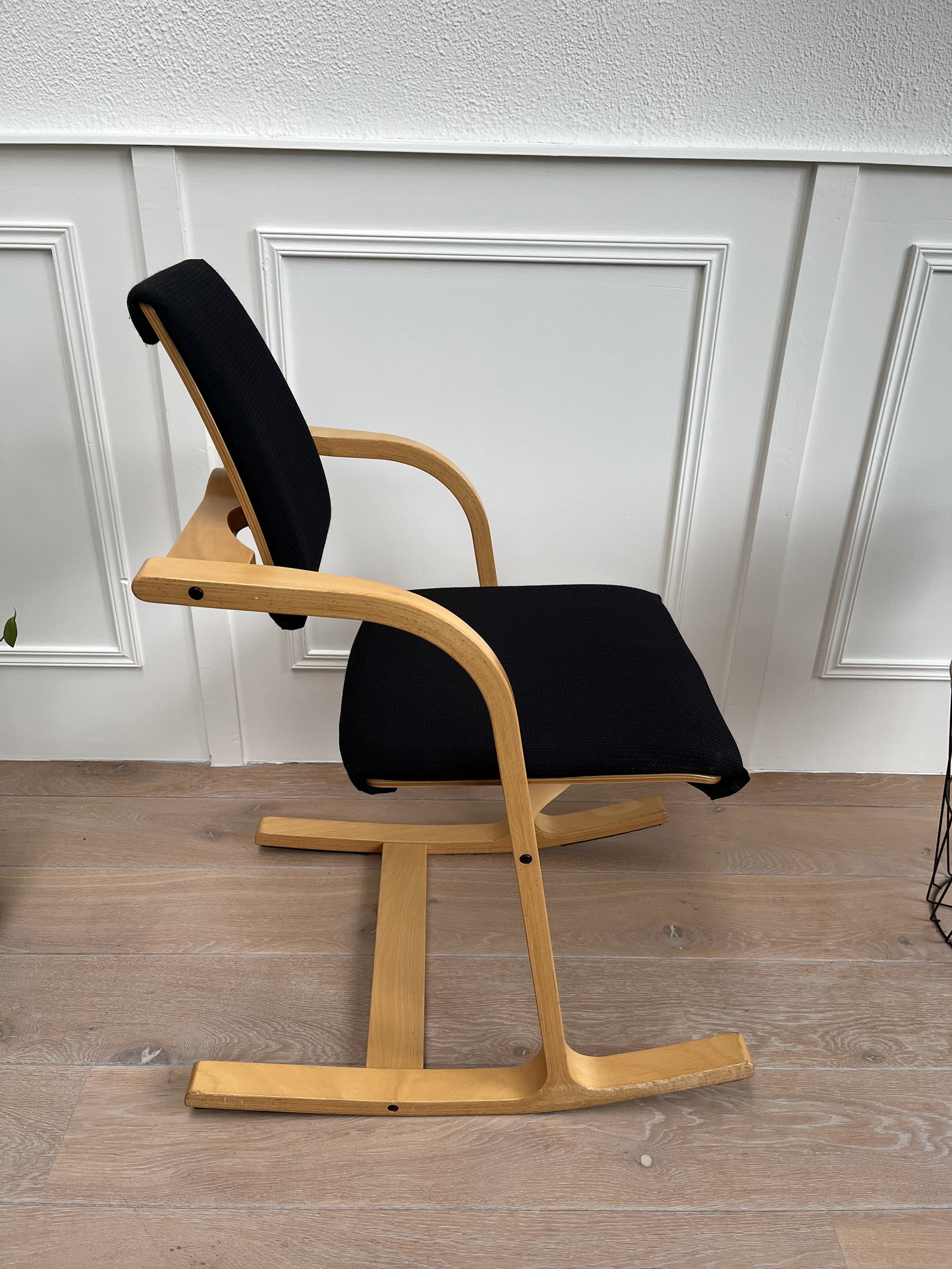 Stokke Actulum design chair by designer Peter Opsvik | €250 | Whoppah