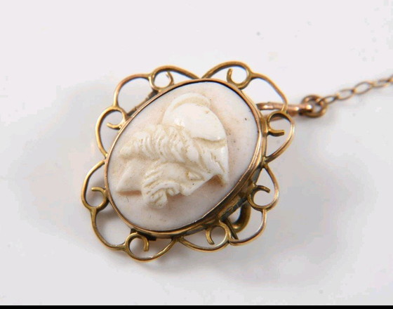 Image 1 of Bellissima spilla in oro 375 9kt con cammeo.