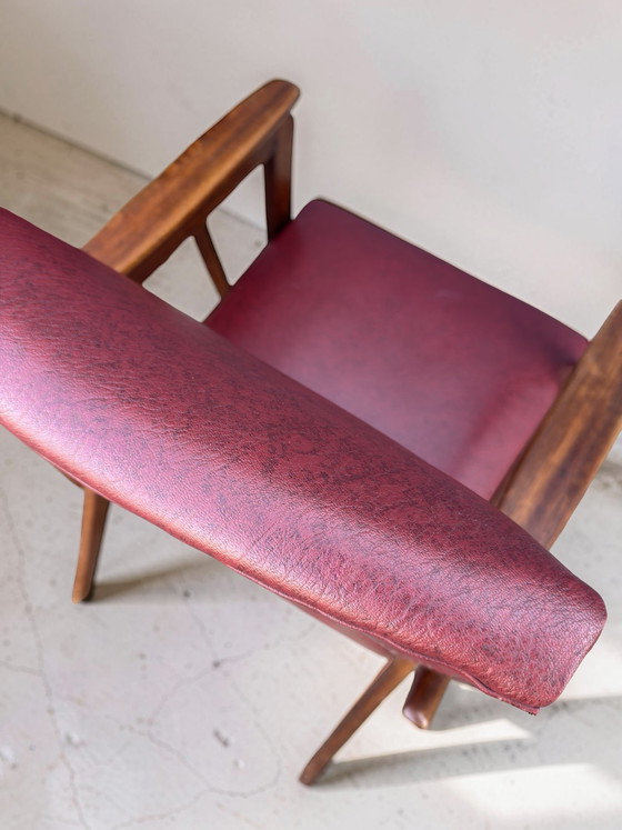 Image 1 of Ensemble de fauteuils design vintage – similicuir rouge et teck (années 1960)