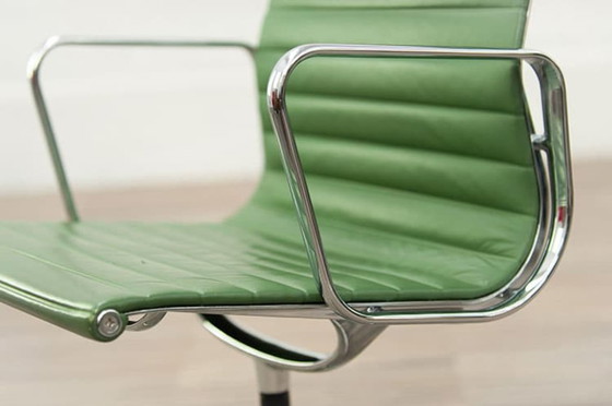 Image 1 of Vitra Ea 108 Drehstuhl