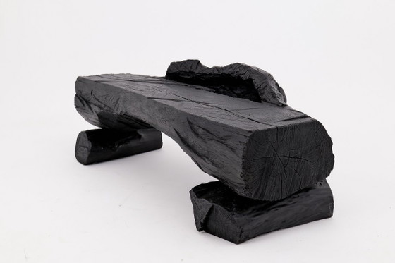 Image 1 of Bank van massief verkoold hout van Logniture – een organisch, modern en sculpturaal zitmeubel.